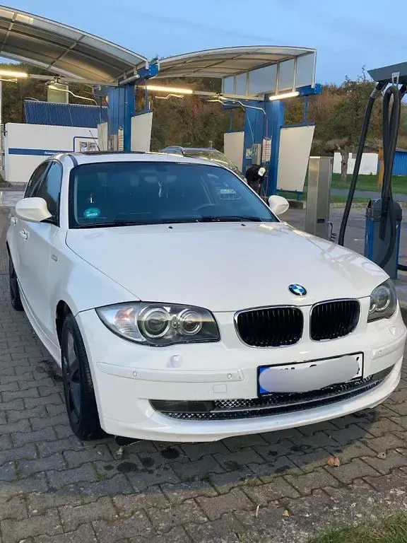 Gebraucht BMW 116 Sport Line 116 PS (85 kW) 2010 Weiß Kleinwagen