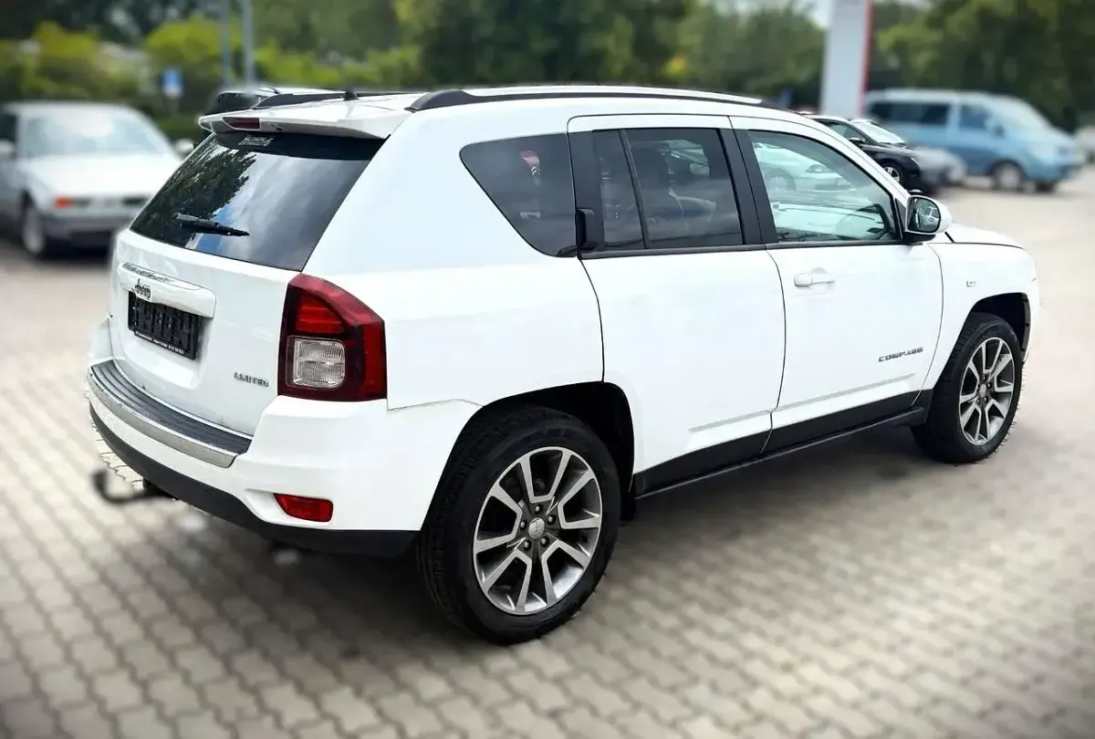 Gebraucht Jeep Compass Limited 136 PS (100 kW) 2014 Weiß SUV
