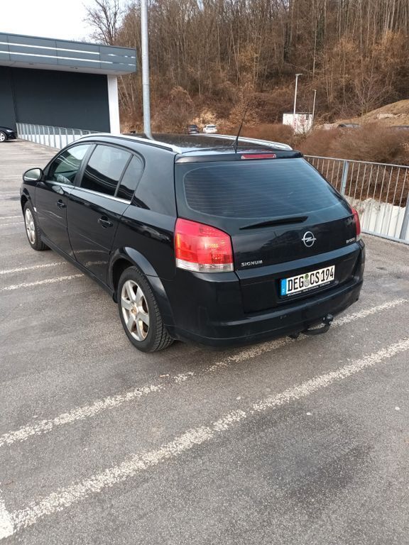Gebraucht Opel Signum 150 PS (110 kW) 2006 Schwarz Kleinwagen