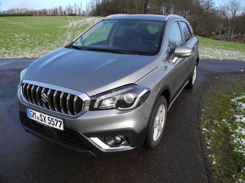 Grau Gebraucht 2017 Suzuki SX4 S-Cross Comfort SUV | 10.900 € (Superpreis) - Bild 1/4