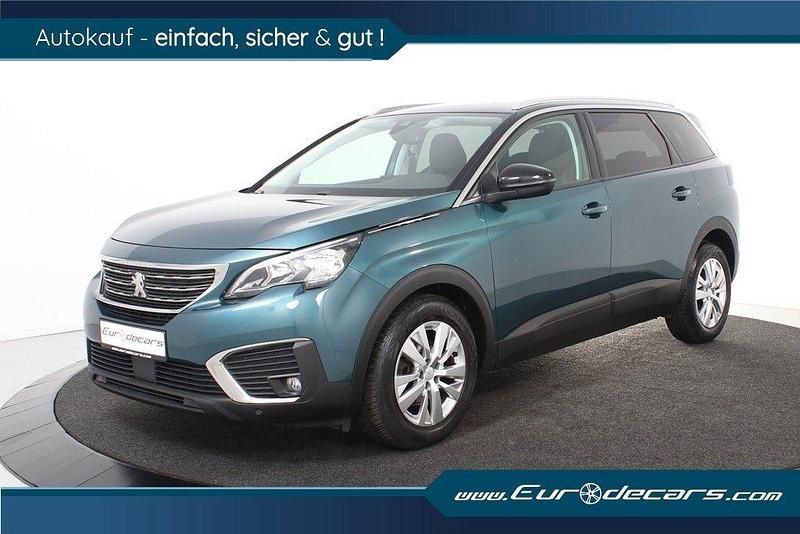 Grün Gebraucht 2019 Peugeot 5008 Active Van / Kleinbus | 15.700 € (Superpreis) - Bild 1/4