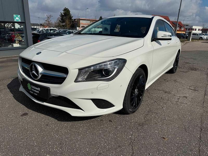 Gebraucht Mercedes CLA180 122 PS (89 kW) 2016 Calcitweiss Limousine