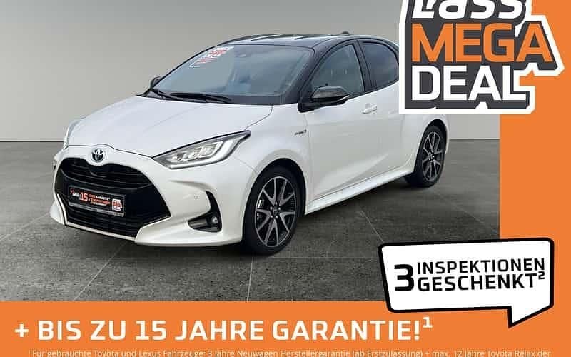 Weiß Gebraucht 2021 Toyota Yaris Hybrid Style Limousine | 18.980 € (Fairer Preis) - Bild 1/4