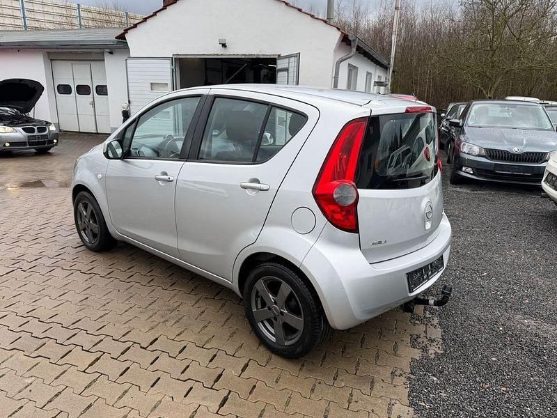 Gebraucht Opel Agila Edition 68 PS (50 kW) 2014 Silber Kleinwagen