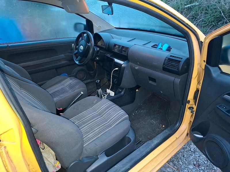 Second-hand VW Fox 70 CP (51 kW) 2005 Galben Hatchback