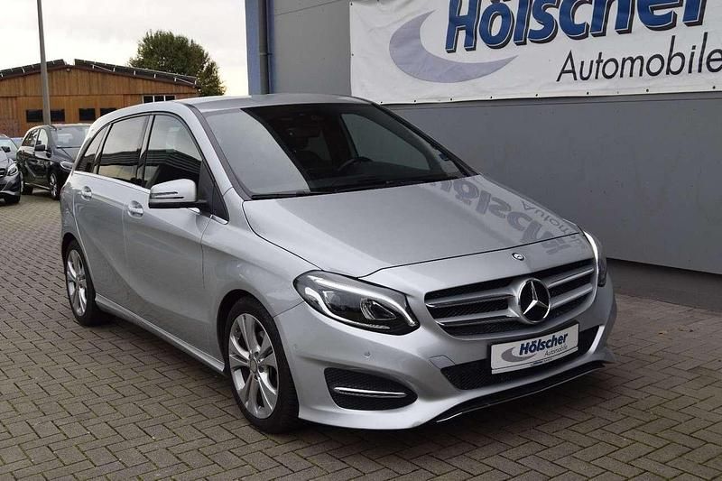 Silber Gebraucht 2015 Mercedes B200 Van / Kleinbus | 17.950 € (Fairer Preis) - Bild 1/4