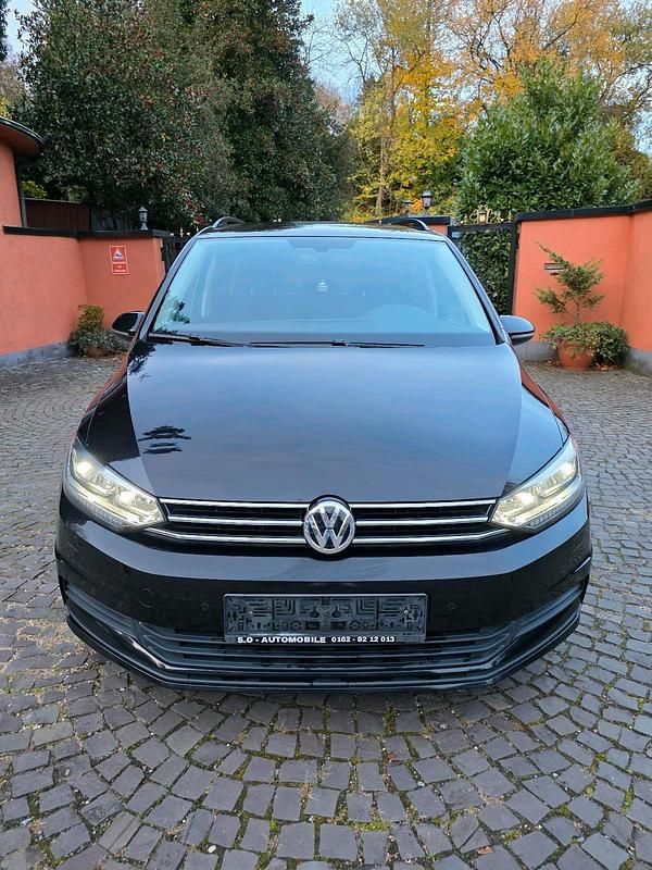 Gebraucht VW Touran 116 PS (85 kW) 2020 Schwarz Van / Kleinbus