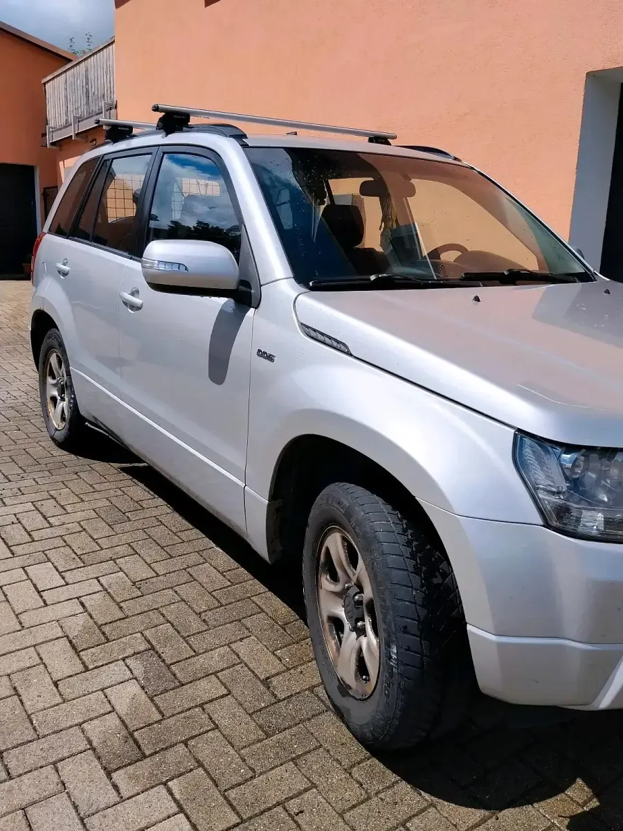 Gebraucht Suzuki Grand Vitara 129 PS (94 kW) 2010 Silber SUV