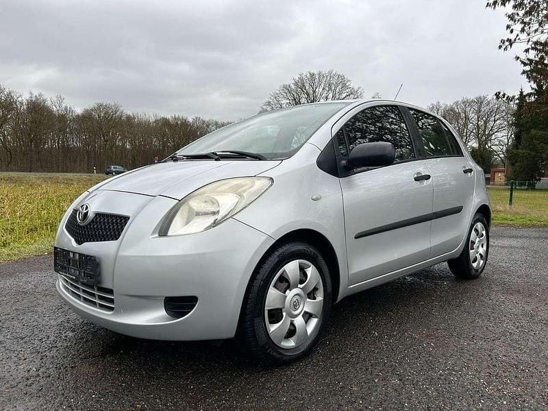 Silber Gebraucht 2007 Toyota Yaris Luna Kleinwagen | 1.990 € (Guter Preis) - Bild 1/4