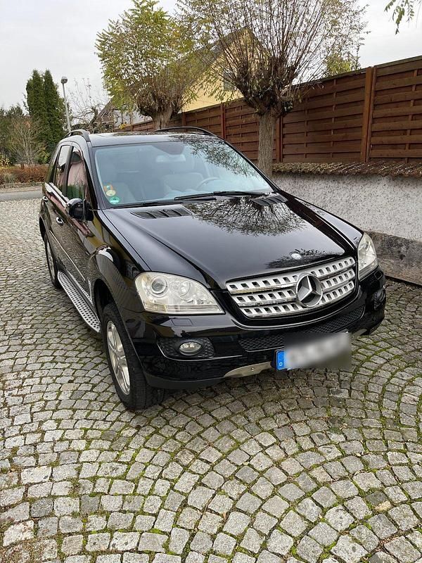 Schwarz Gebraucht 2007 Mercedes ML420 SUV | 6.700 € (Guter Preis) - Bild 1/3