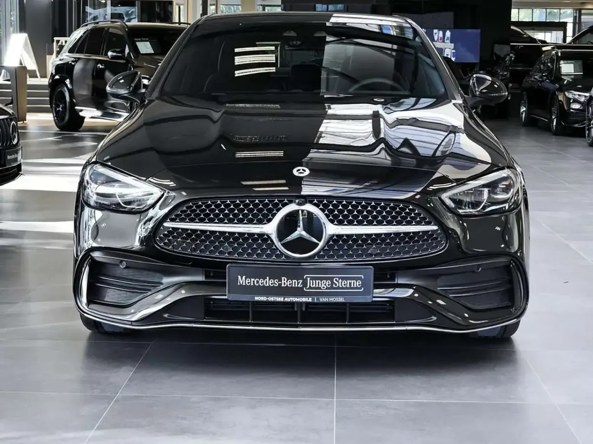 Gebraucht Mercedes C300 AMG 258 PS (189 kW) 2025 Schwarz Limousine