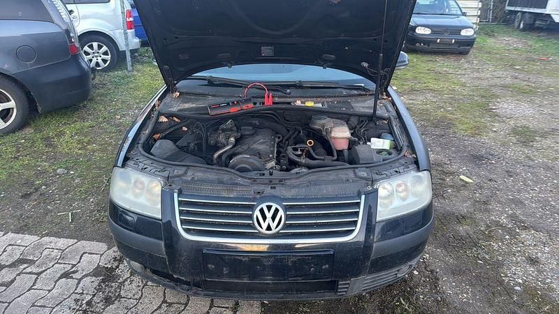 Schwarz Gebraucht 2005 VW Passat Trendline Kombi | 599 € (Superpreis) - Bild 1/4