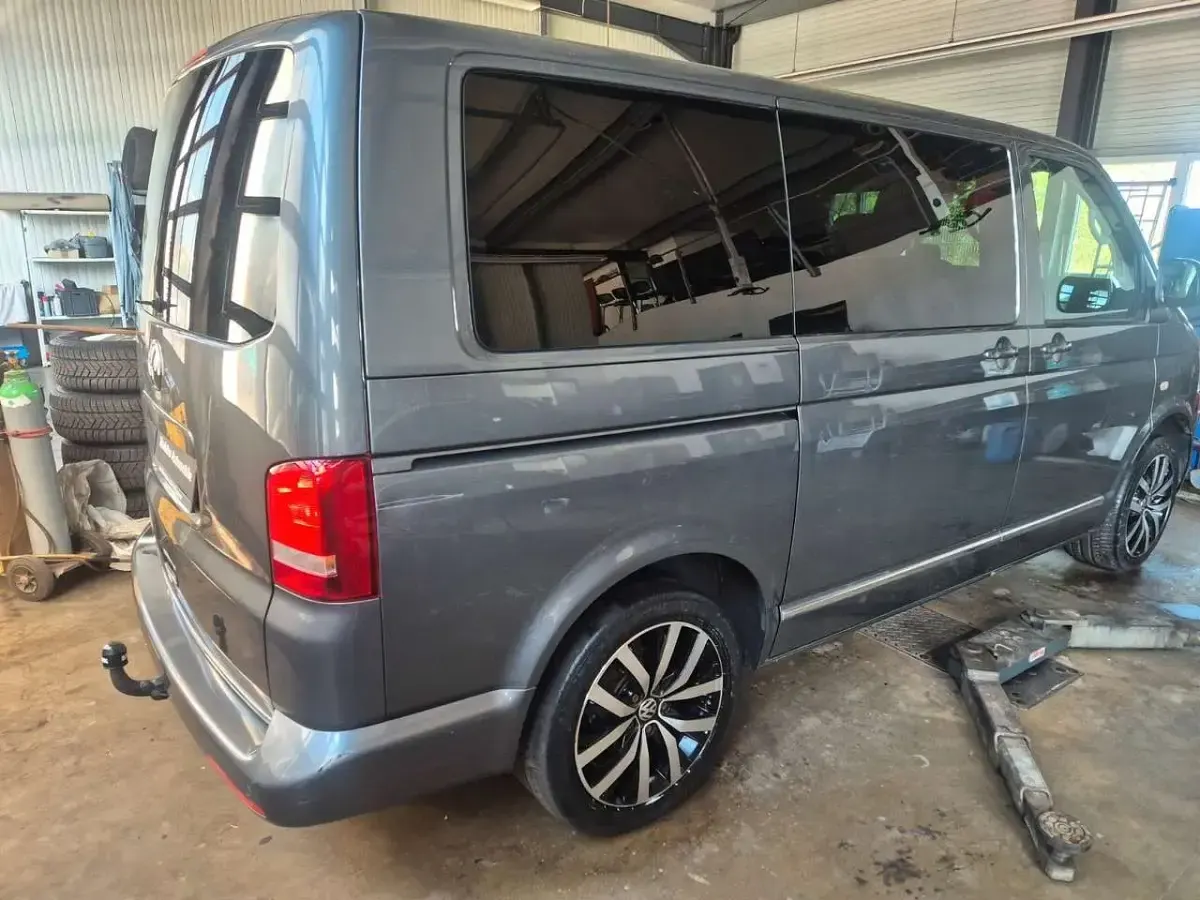 Gebraucht VW Multivan Highline 179 PS (131 kW) 2015 Natural grey Van / Kleinbus