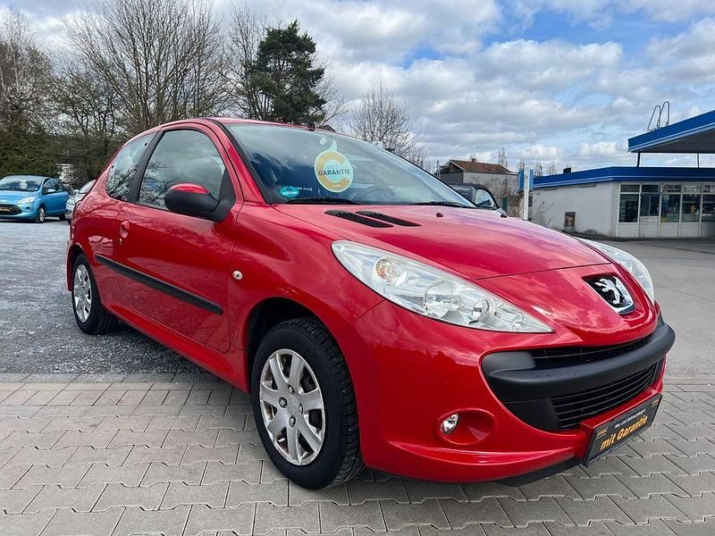 Gebraucht Peugeot 206 Basis 60 PS (44 kW) 2010 Rot Limousine