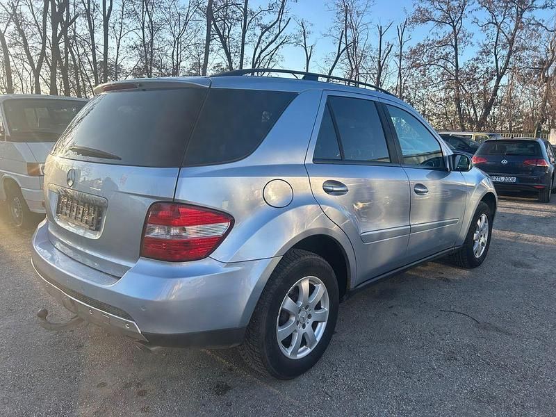 Gebraucht Mercedes ML320 224 PS (164 kW) 2007 Blau SUV