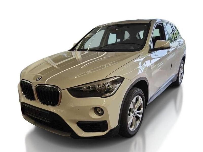 Alpinweiss iii (weiss) Gebraucht 2017 BMW X1 Sport Line SUV | 23.900 € (Fairer Preis) - Bild 1/4