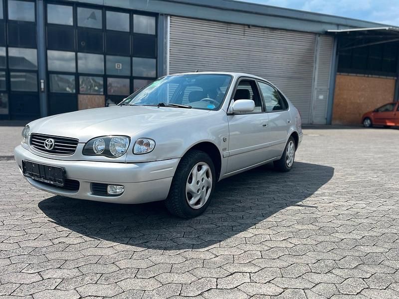 Silber Gebraucht 2002 Toyota Corolla Limousine | 2.490 € (Fairer Preis) - Bild 1/4