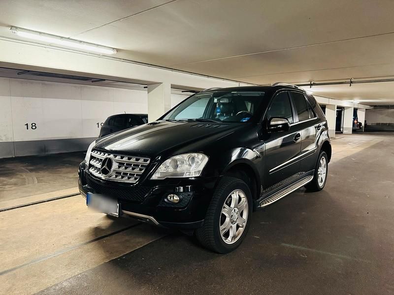 Schwarz Gebraucht 2009 Mercedes ML320 SUV | 9.900 € (Teuer) - Bild 1/4