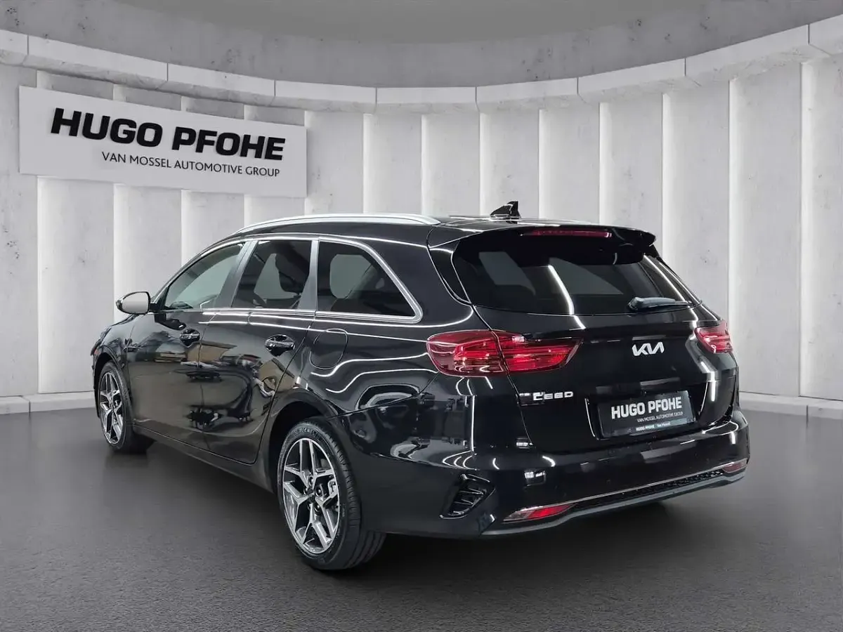 Neu Kia Ceed 101 PS (74 kW) 2025 Schwarz Kleinwagen