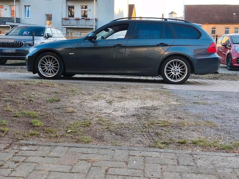 Gebraucht BMW 320 150 PS (110 kW) 2006 Grau Limousine