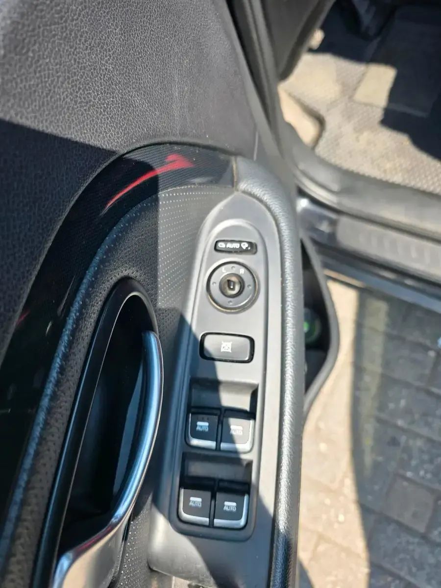 Gebraucht Kia Carens 136 PS (100 kW) 2015 Schwarz Van / Kleinbus