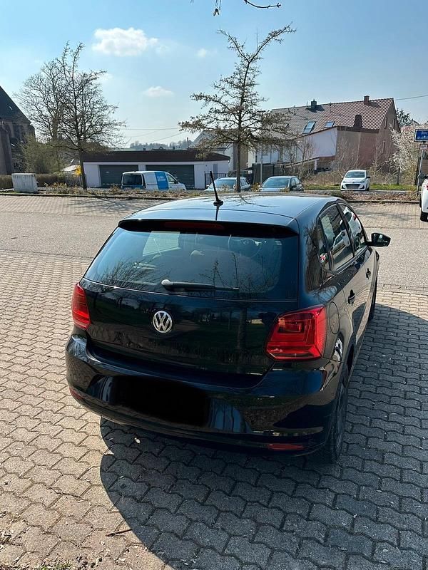 Gebraucht VW Polo 75 PS (55 kW) 2015 Schwarz Kleinwagen