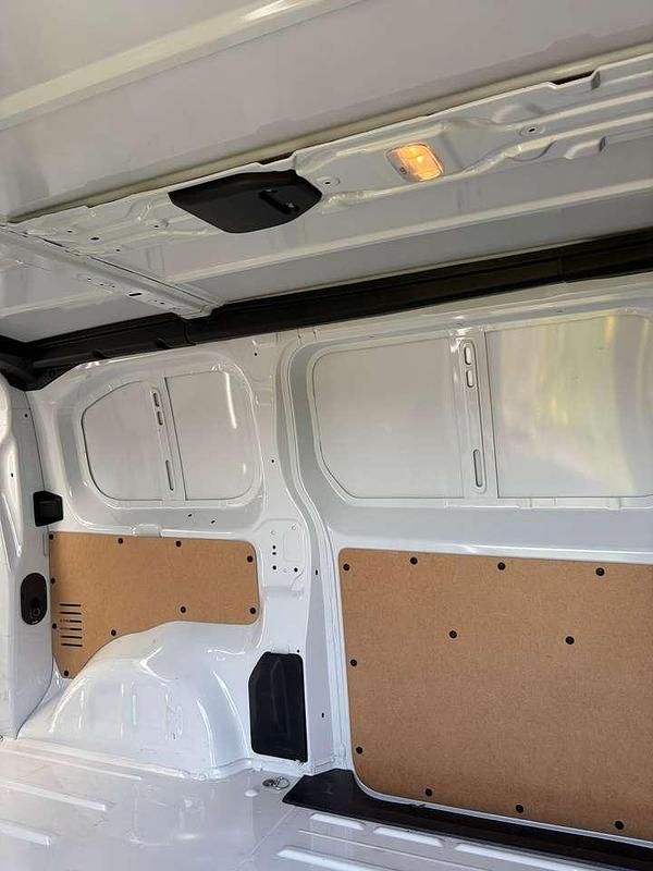 Gebraucht Peugeot Expert 144 PS (105 kW) 2024 Weiß Van