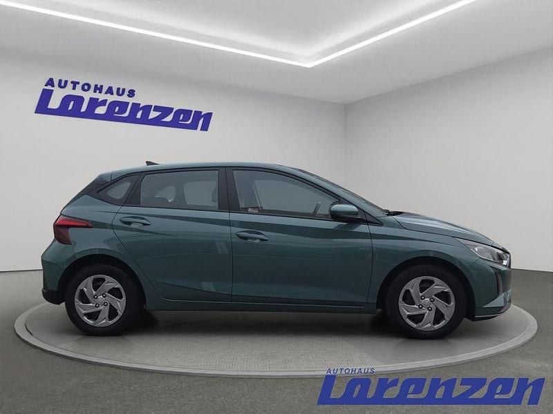 Gebraucht Hyundai i20 Select 92 PS (67 kW) 2025 Grün Kleinwagen