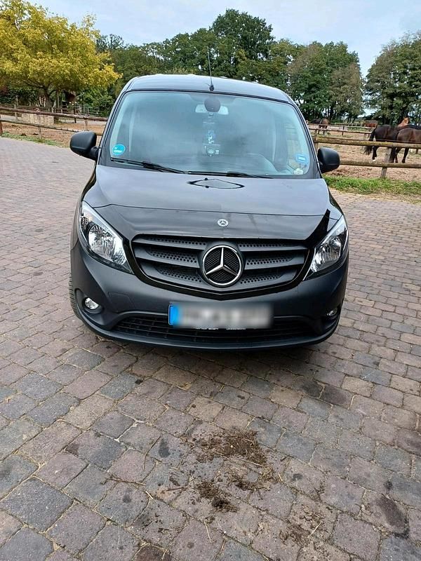 Schwarz Gebraucht 2019 Mercedes Citan 111 Van / Kleinbus | 12.000 € (Fairer Preis) - Bild 1/4
