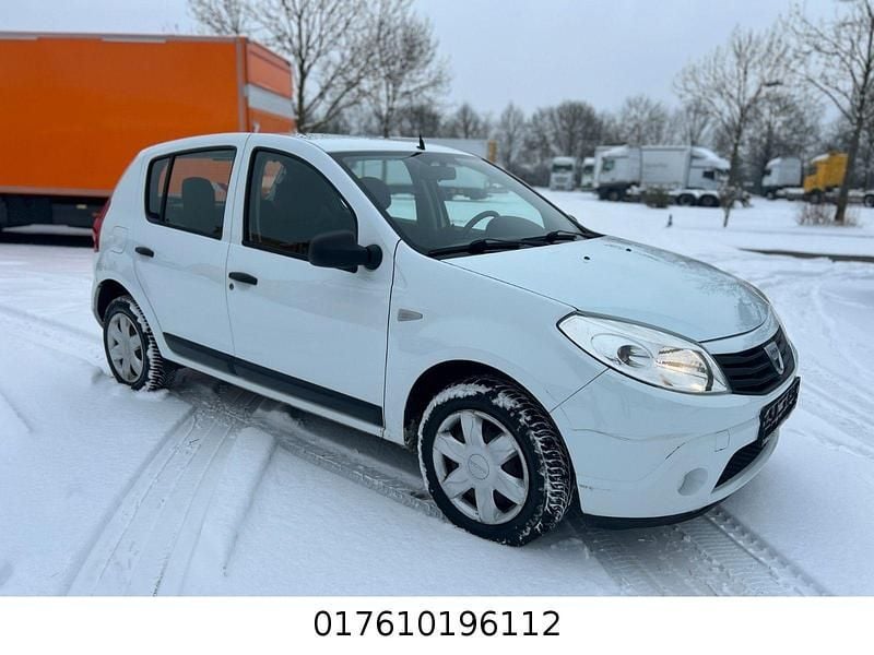 Weiß Gebraucht 2010 Dacia Sandero Ambiance Kleinwagen | 1.299 € - Bild 1/4