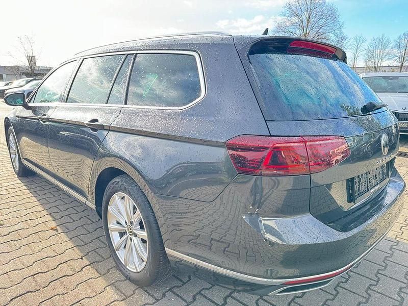 Gebraucht VW Passat Elegance 150 PS (110 kW) 2020 Grau Kombi