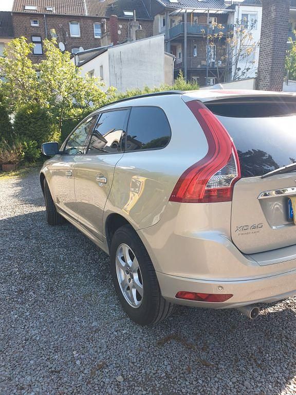 Beige Gebraucht 2016 Volvo XC60 Linje Inscription SUV | 16.950 € (Fairer Preis) - Bild 1/4