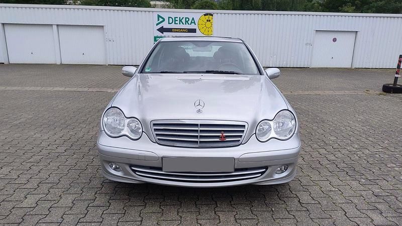 Silber Gebraucht 2005 Mercedes C200 Limousine | 3.999 € - Bild 1/4
