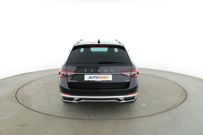 Gebraucht Skoda Superb Scout 4x4 200 PS (147 kW) 2021 Schwarz Kombi