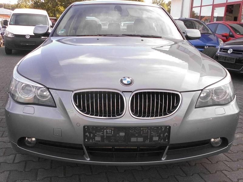 Gebraucht BMW 523 177 PS (130 kW) 2006 Grau Limousine