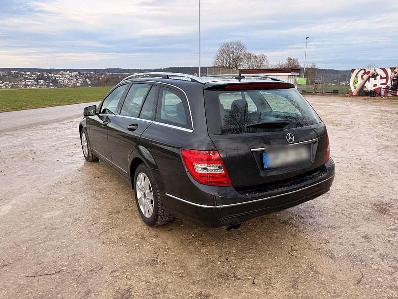 Gebraucht Mercedes C200 Avantgarde 136 PS (100 kW) 2012 Schwarz Kombi