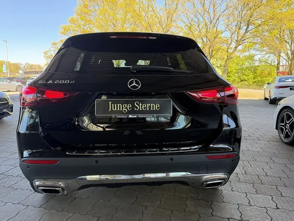 Gebraucht Mercedes GLA200 Advanced Plus 150 PS (110 kW) 2026 Schwarz SUV