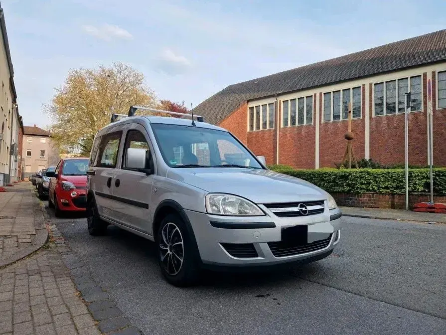 Usata Opel Combo 94 CV (69 kW) 2006 Argento Monovolume