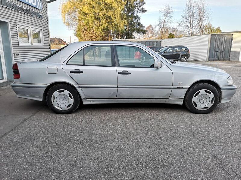 Gebraucht Mercedes C180 122 PS (89 kW) 1998 Silber Limousine