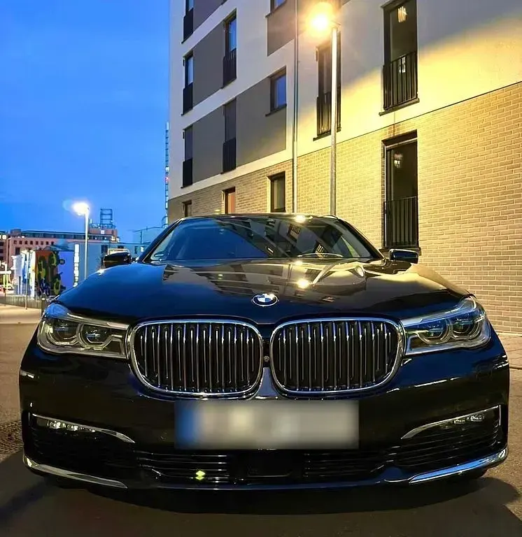 Gebraucht BMW 740 Performance 320 PS (235 kW) 2018 Schwarz Limousine
