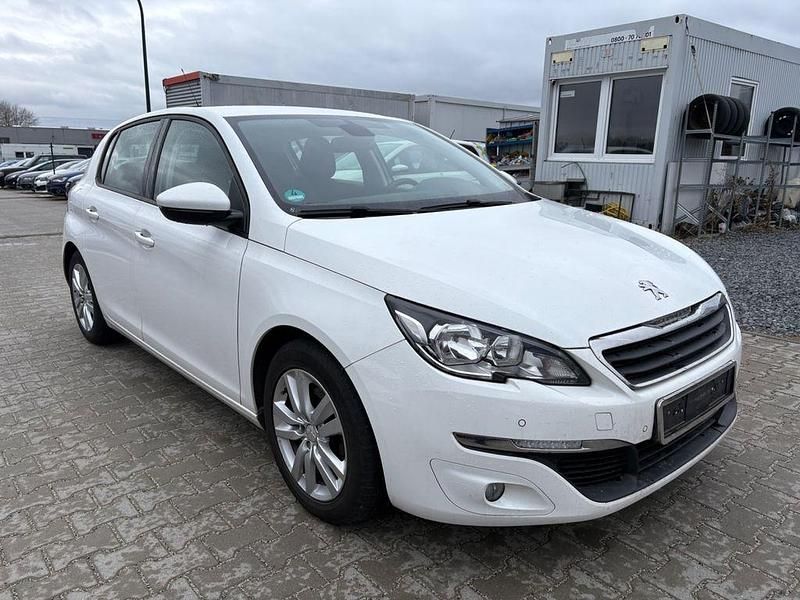 Gebraucht Peugeot 308 Active 125 PS (91 kW) 2014 Weiß Limousine