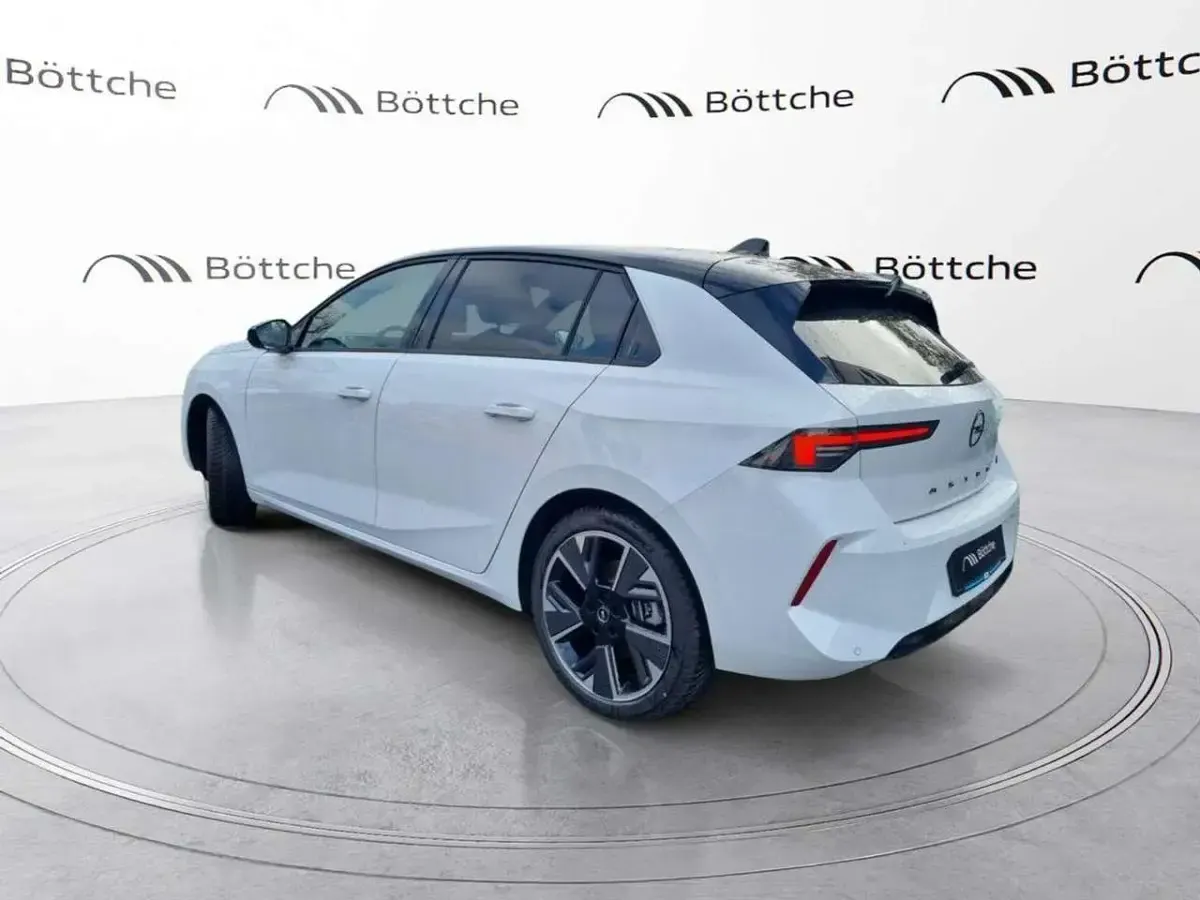 Gebraucht Opel Astra 114 kW (156 PS) 2026 Lack weiss banquise/typ aussen Limousine