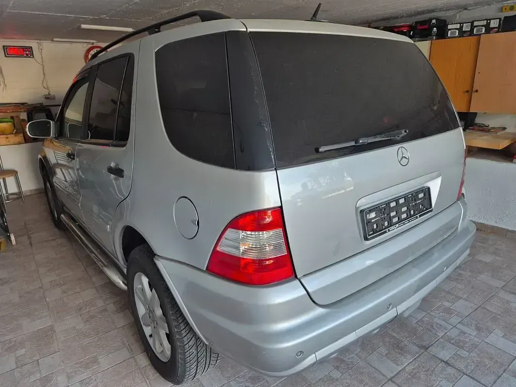 Gebraucht Mercedes ML270 163 PS (119 kW) 2002 Silber SUV