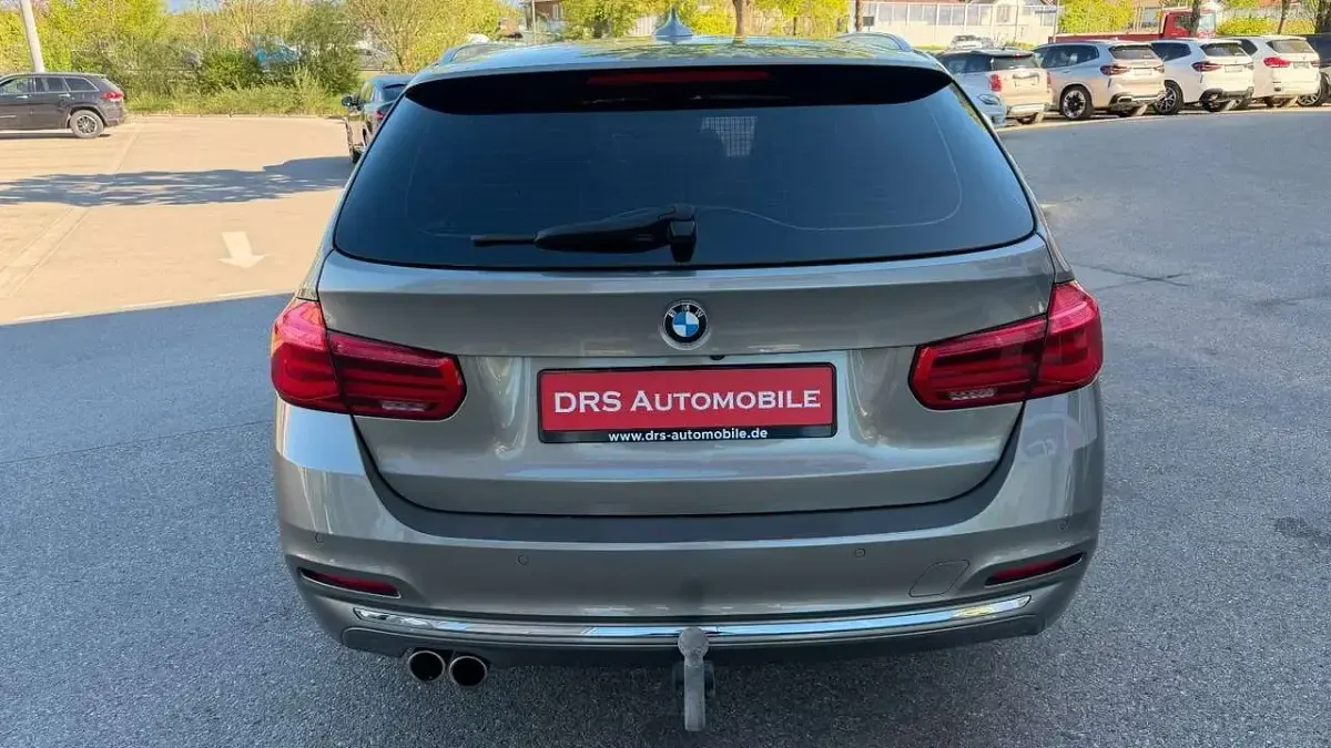 Gebraucht BMW 330 Luxury Line 258 PS (189 kW) 2017 Platinsilber metallic Kombi