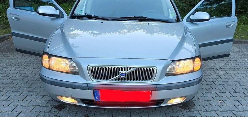 Silber Gebraucht 2002 Volvo V70 Kombi | 2.442 € (Fairer Preis) - Bild 1/4