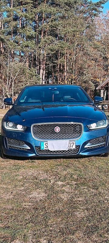 Gebraucht Jaguar XE R 180 PS (132 kW) 2015 Blau Limousine