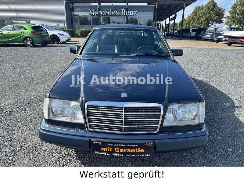 Gebraucht Mercedes 220 150 PS (110 kW) 1993 Dunkelblau Cabrio