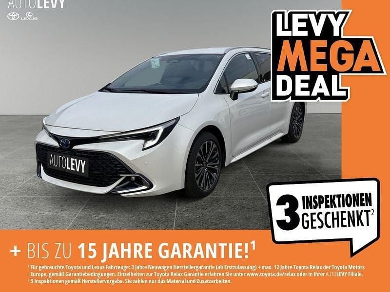 Platinum white pearl mc. Neu 2025 Toyota Corolla Team Kombi | 30.890 € (Superpreis) - Bild 1/4