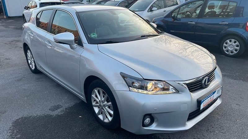 Silber Gebraucht 2011 Lexus CT200h Limousine | 11.990 € (Guter Preis) - Bild 1/4