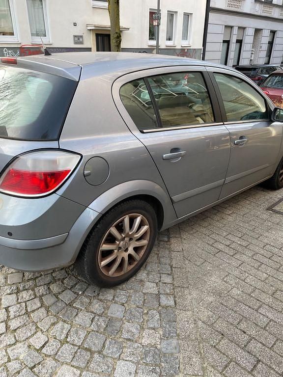 Gebraucht Opel Astra 105 PS (77 kW) 2005 Silber Limousine